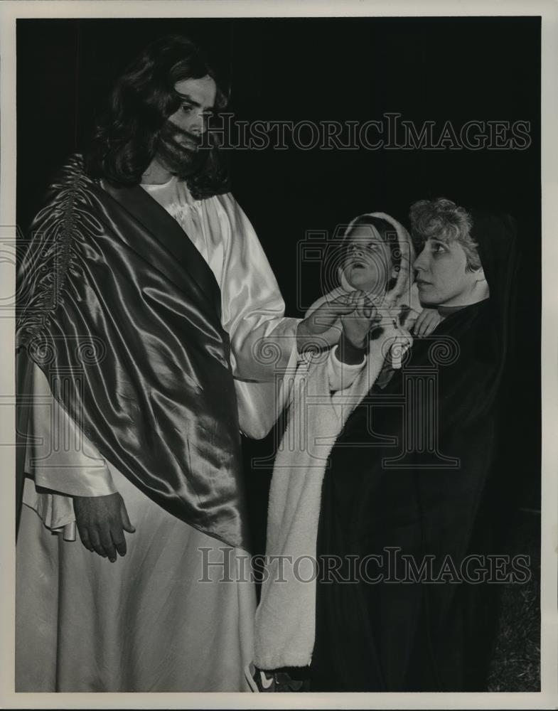 1987 Press Photo Ronny Matherson, Nicki Harland, Aprille Andress, Easter Pageant - Historic Images