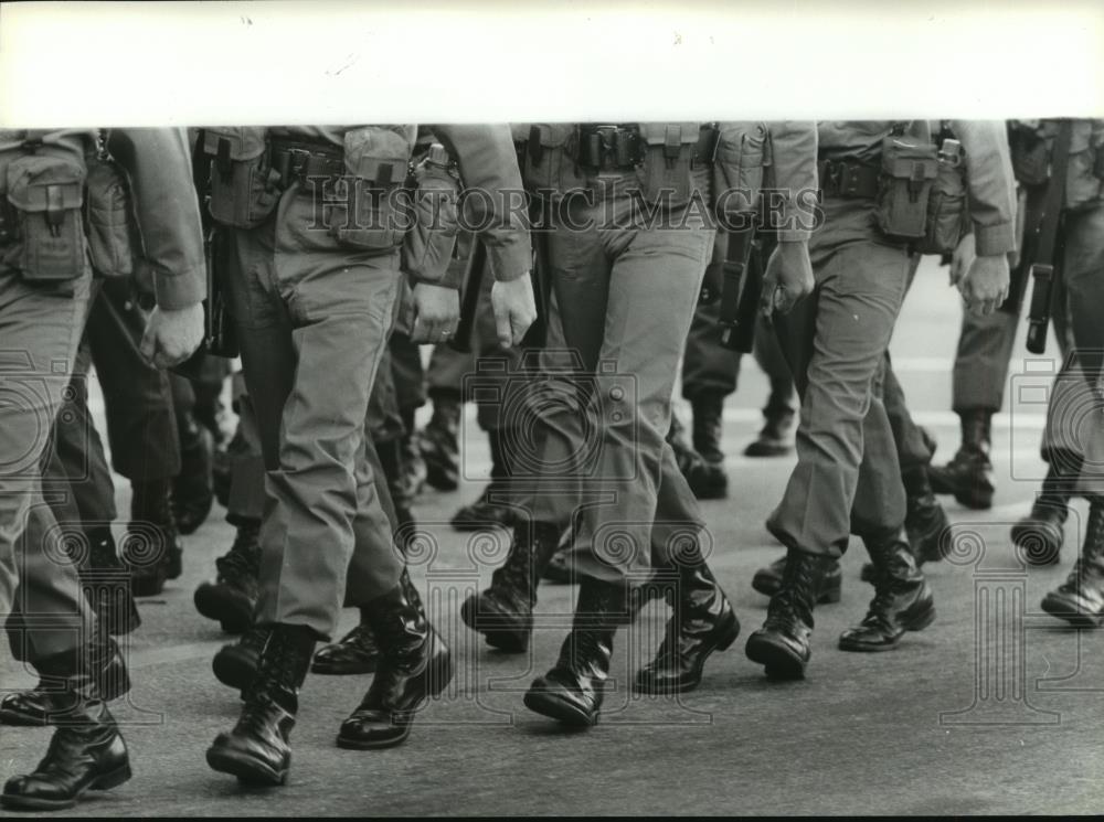 1980 Press Photo Birmingham, Alabama Veteran's Day Parade, Marching Legs - Historic Images