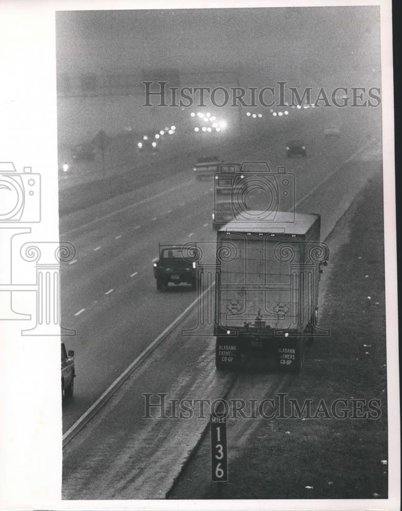 1988 Press Photo ALA Farmers Co-Op Truck on Side of Highway for Fog - abna17538 - Historic Images