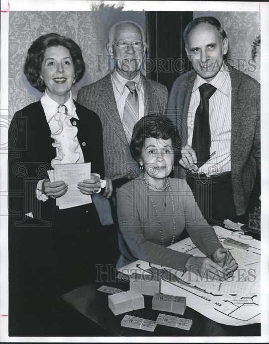 1977 Press Photo Birmingham Opera boosters sell tickets to "The Elixir of Love" - Historic Images