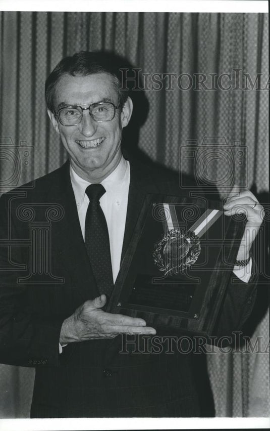 1989 Press Photo YMCA Citizen of the Year, Lawton T. Ward Jr., Bessemer, Alabama - Historic Images