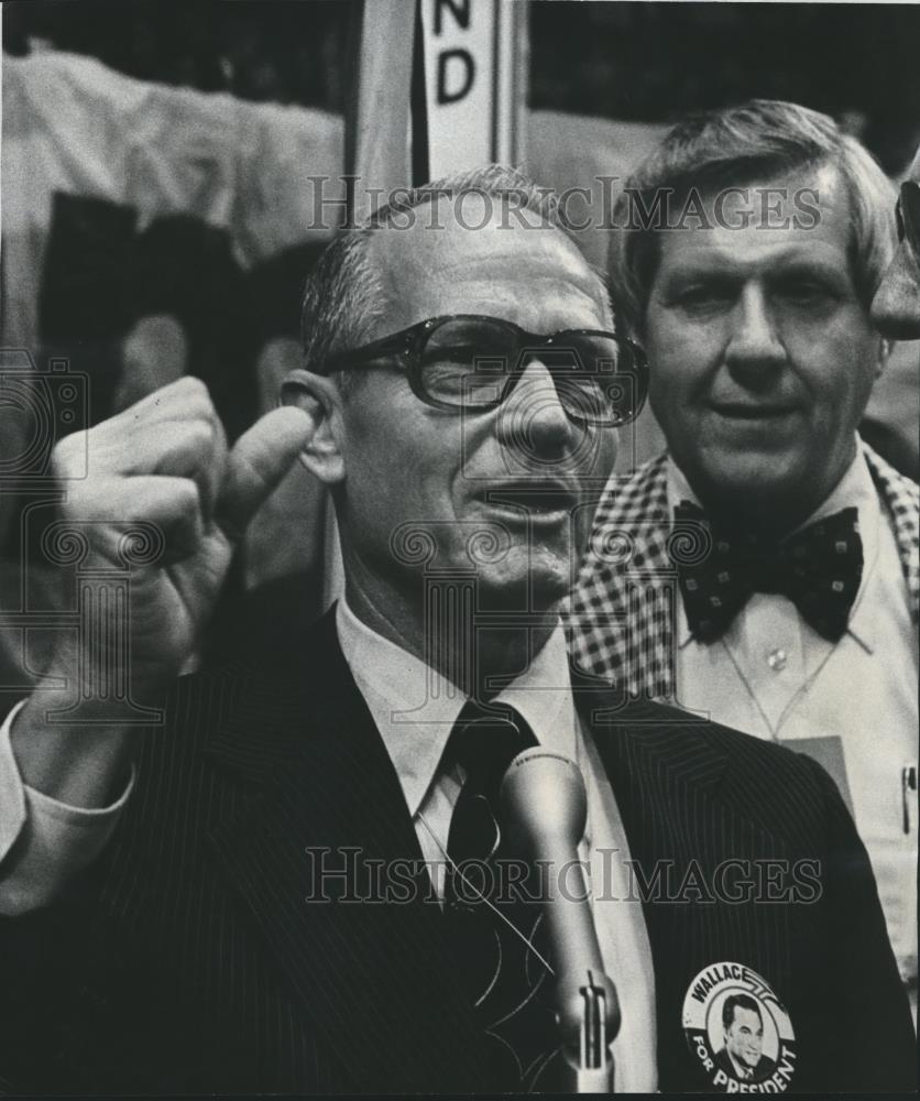 1976 Press Photo Senator Bob Wilson of Alabama at convention microphone - Historic Images