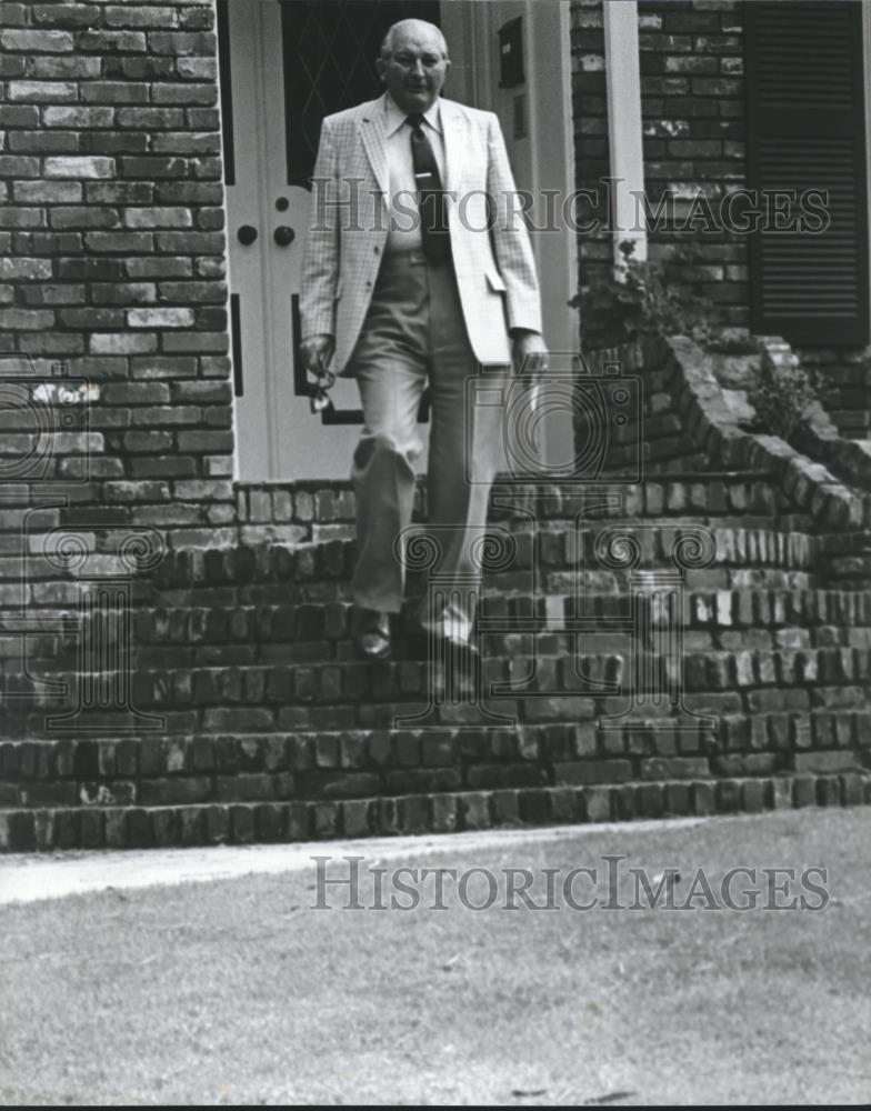 1982 Press Photo Terrell Walker leaving residence - abna20035 - Historic Images