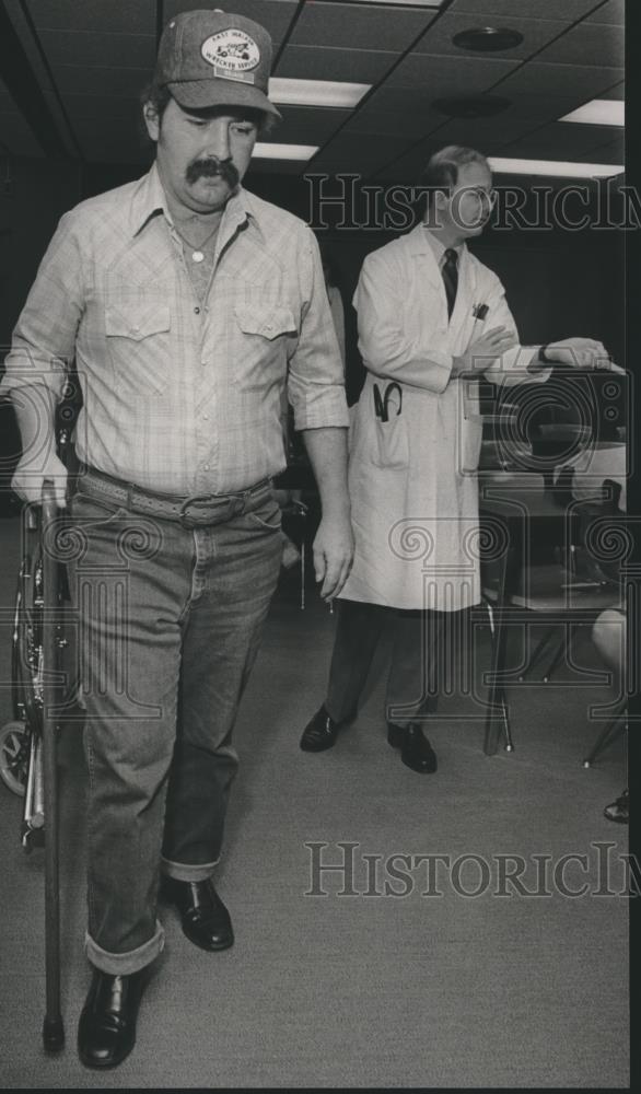 1985 Press Photo Burl (Bojack) Warren at Hospital Recovering from Hospital - Historic Images