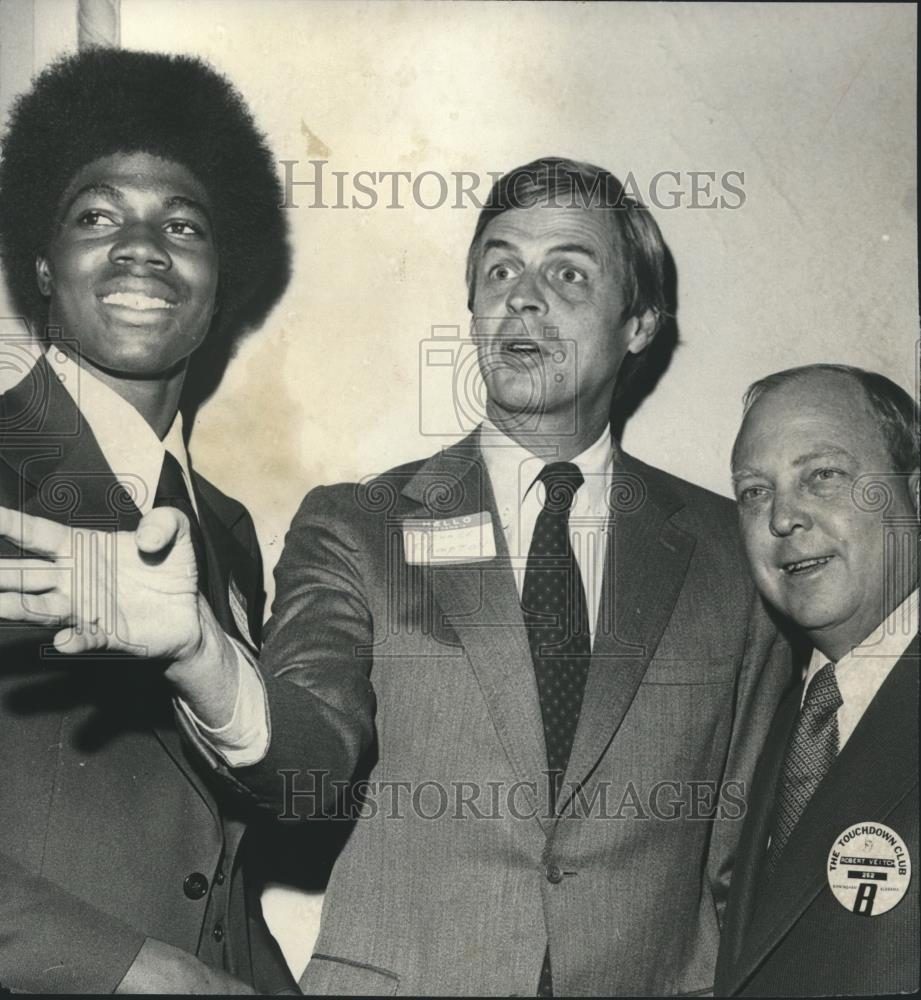 1976 Press Photo Bertram Miller, George Plimton, Bob Veitch-Touchdown Club - Historic Images
