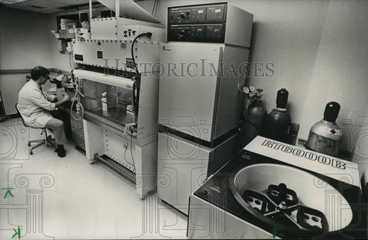 1988 Press Photo Equipment in Dr. Randy Young's Lab, Birmingham, Alabama - Historic Images