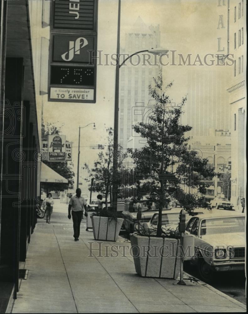 1977 Press Photo Jefferson Federal Bank Temperature Sign, Birmingham, Alabama - Historic Images