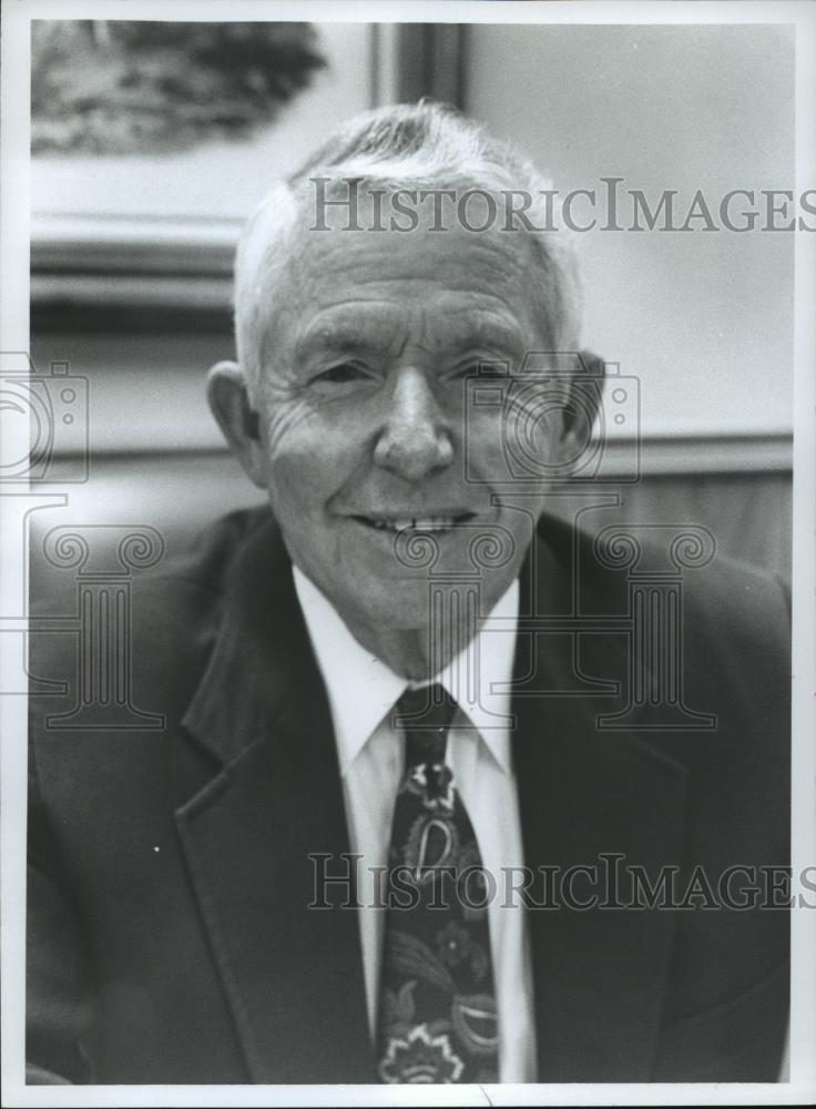 1992 Press Photo Midfield Mayor Norton Burgess - abna21427 - Historic Images
