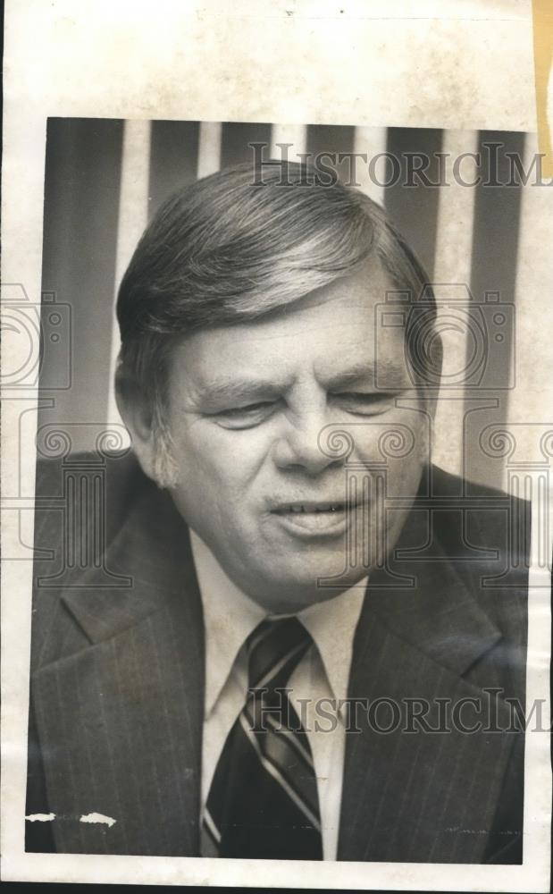 1977 Press Photo Robert E. &quot;Bert&quot; Brown, HUD, Birmingham, Alabama - abna21725 - Historic Images