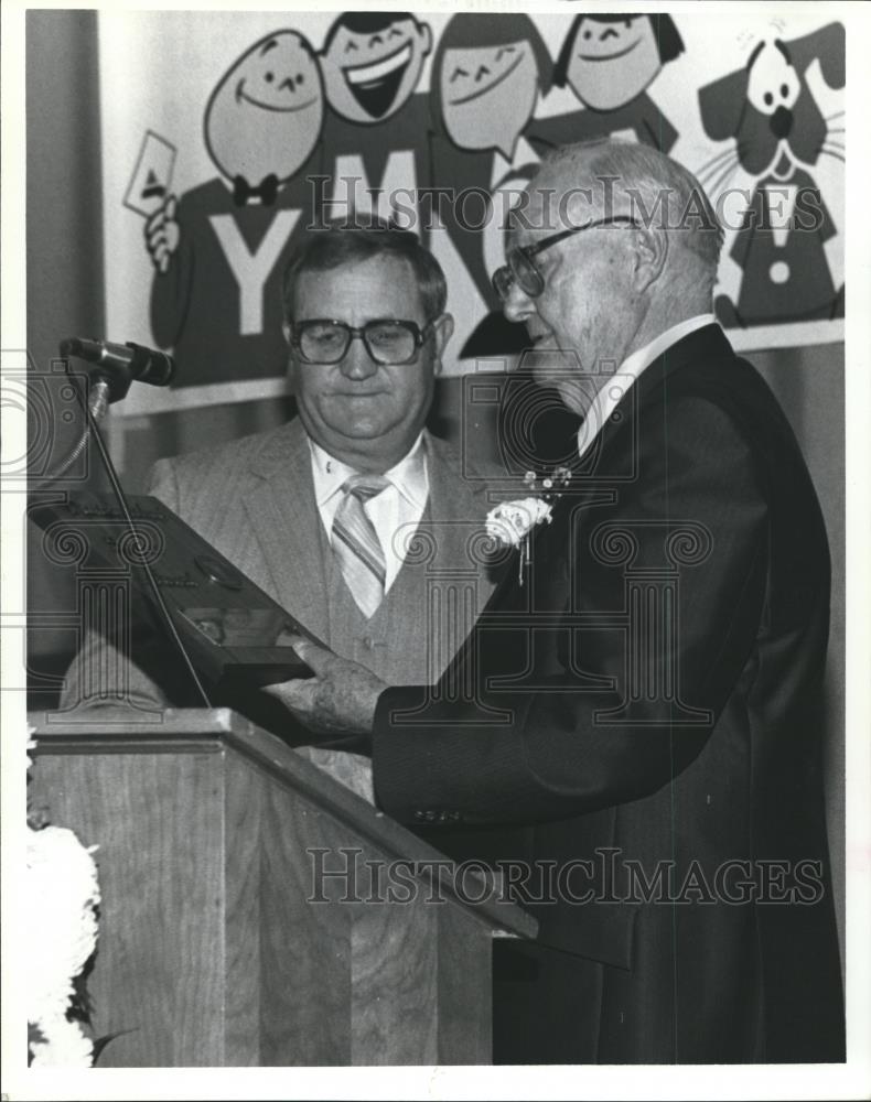 1982 Press Photo YMCA Citizen of the Year - Fred Blackerby, Bessemer, Alabama - Historic Images