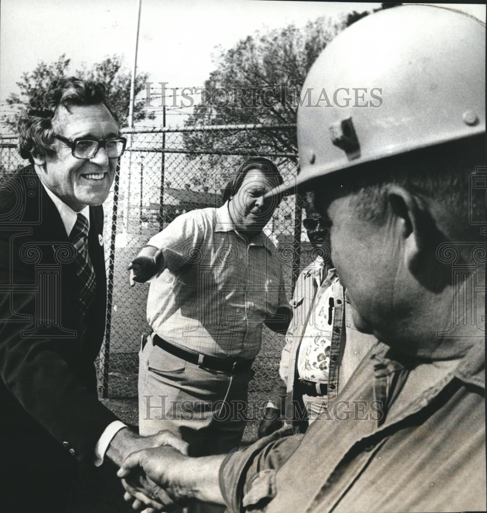 1978 Press Photo U.S. Representative John Buchanan campaigns at U.S. Steel - Historic Images