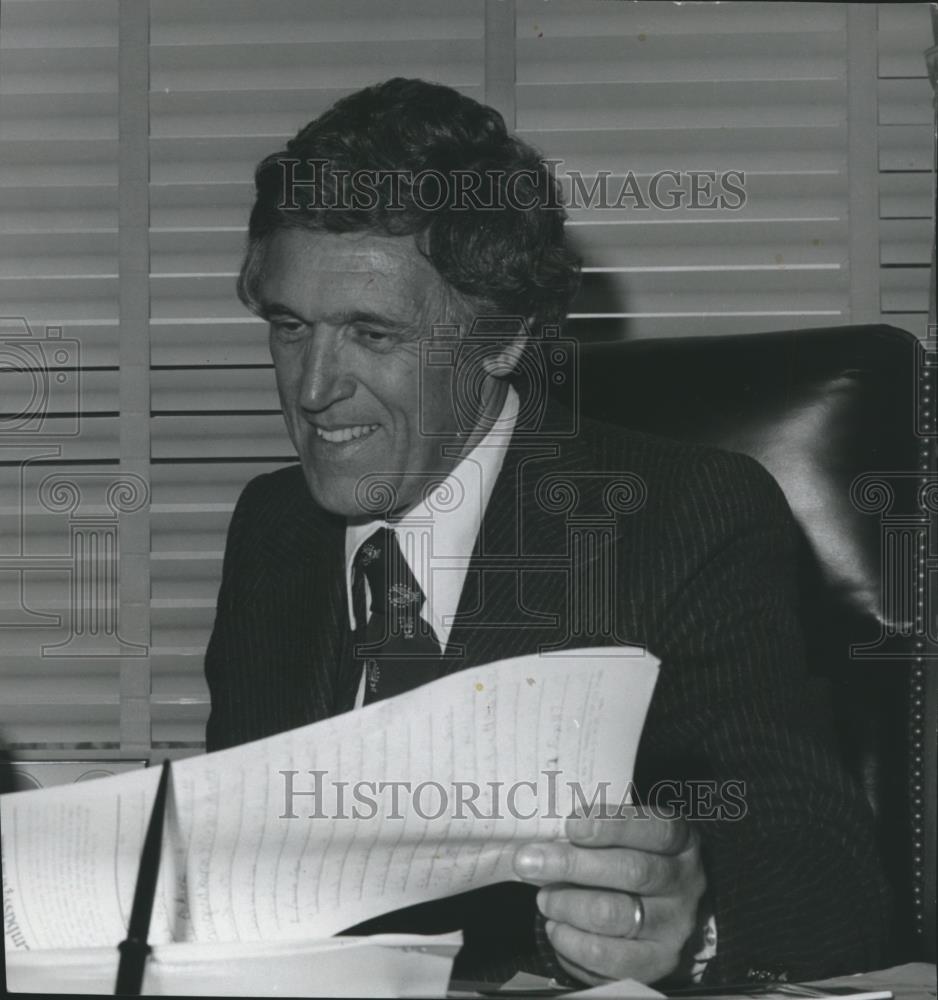 1976 Press Photo Politician John Buchanan at desk - abna22099 - Historic Images