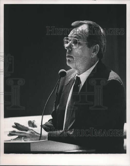 Press Photo Charles Bishop speaks at microphone - abna22208 - Historic Images
