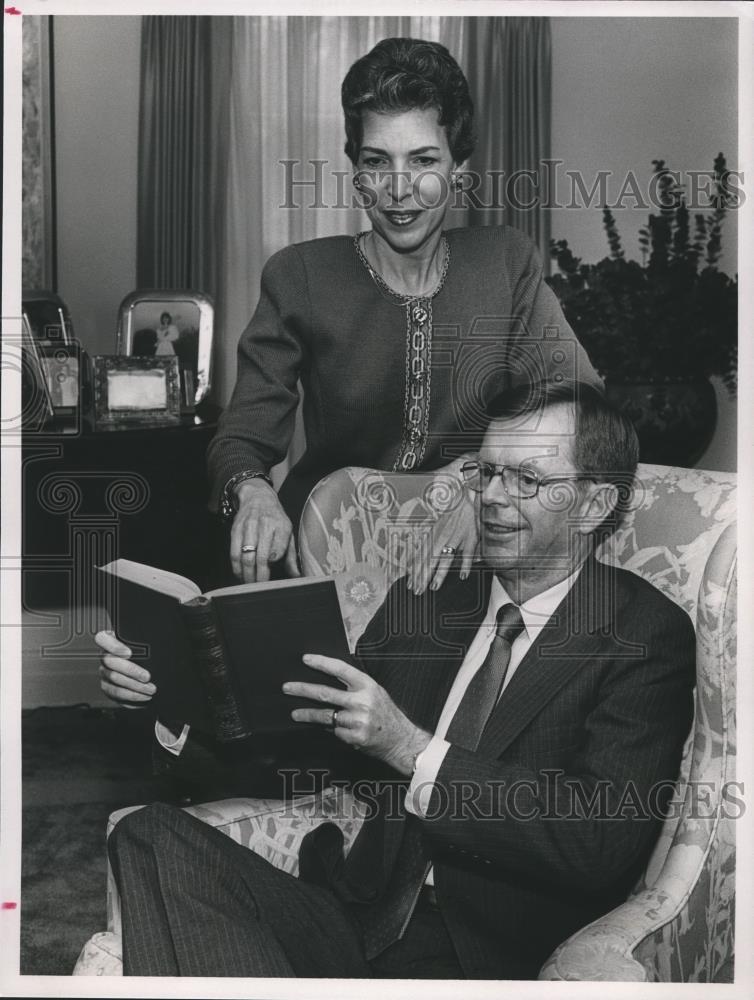 1990 Press Photo Doctor and Mrs. Neal Berte, Birmingham Southern, Alabama - Historic Images