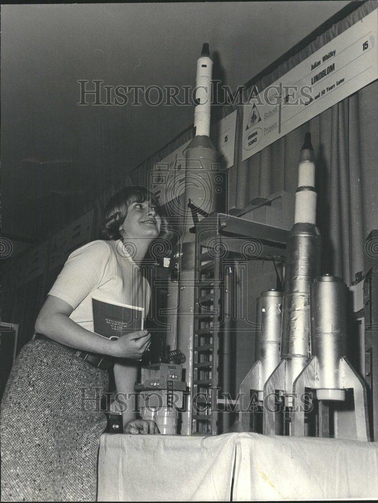 1966 Press Photo Student Science Fair Christine Perz Wa - RRV56405 - Historic Images