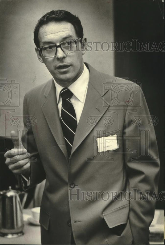 1979 Press Photo John Roethle standing and talking. - mjb92149 - Historic Images