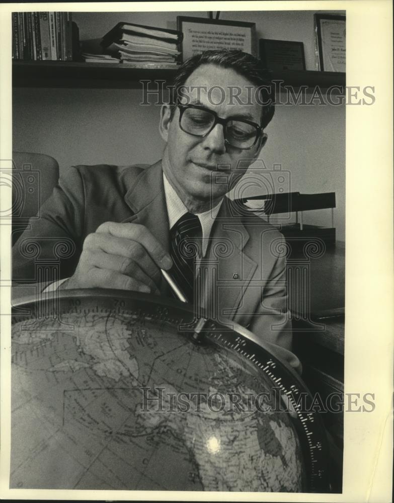 1984 Press Photo John Roethle president of Anderson/Roethle Incorporated. - Historic Images