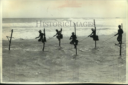 1976 Press Photo Fishermen on stilt bars in Indian Ocean Ahangama, Sri Lanka - Historic Images