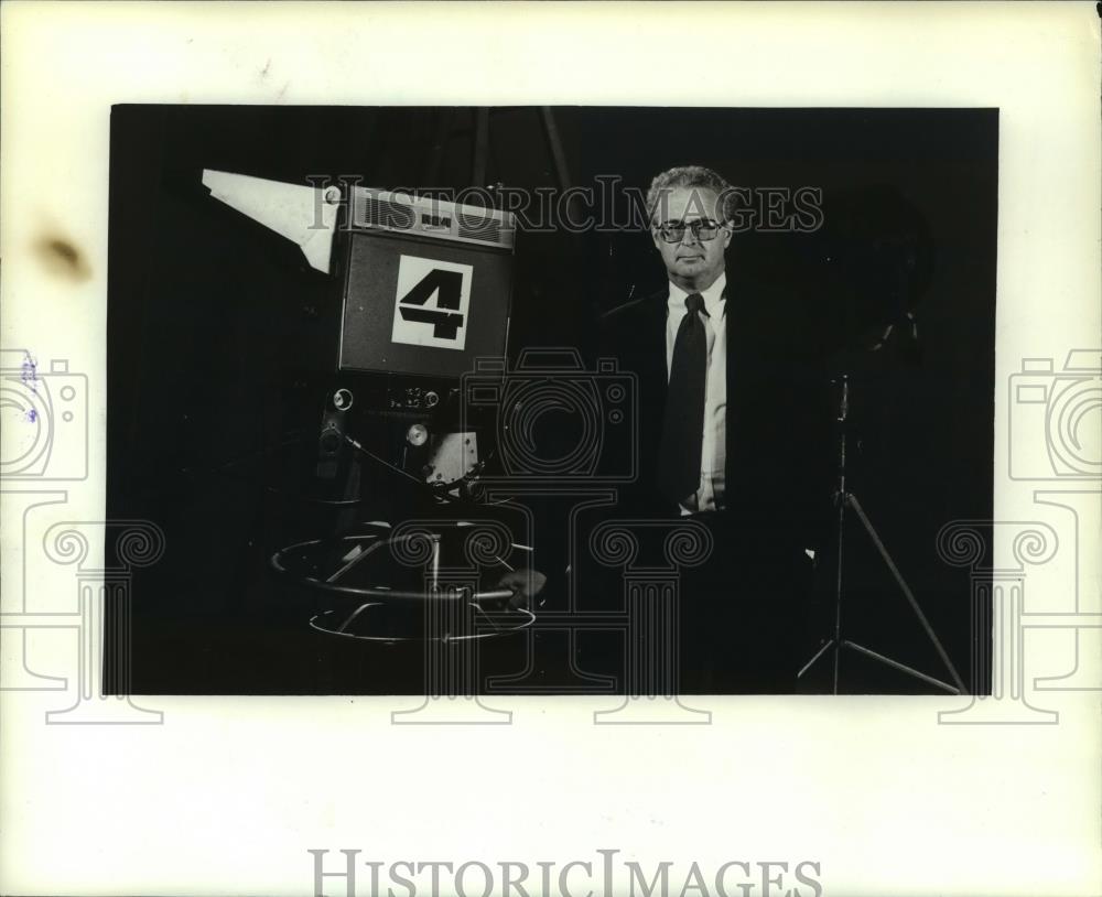 1982 Press Photo Milwaukee's Kirby Stanat has a TV series on jobs - mjb92387 - Historic Images