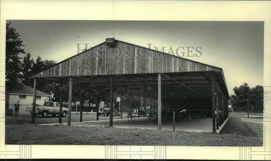 1985 Press Photo New Pavilion at Saukville's Grady Park, Saukville, Wisconsin - Historic Images
