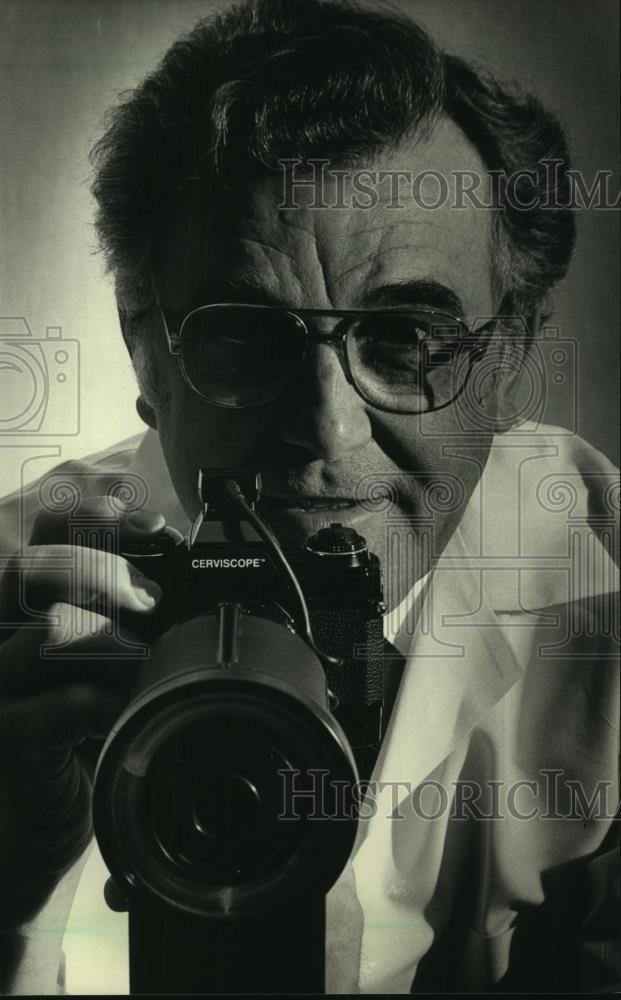 1987 Press Photo Physician, Adolf Stafi, at camera, Wisconsin - mjb92946 - Historic Images