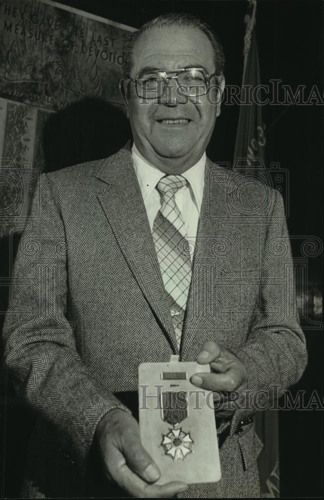 1982 Press Photo John Savorias to receive military decoration Legion of Merit - Historic Images