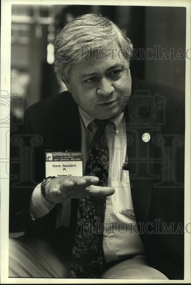 1992 Press Photo R. Steven Saunders-Astronomer - mjb93220 - Historic Images