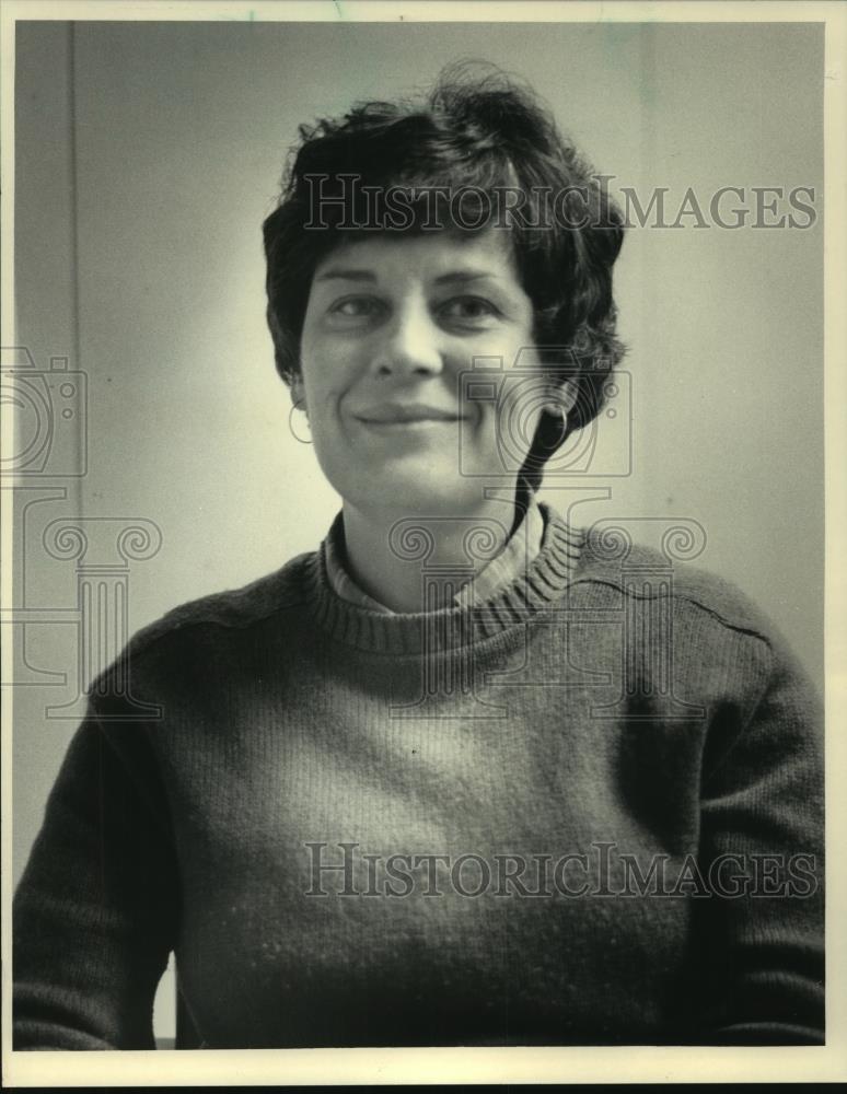 1985 Press Photo Barbara Sandberg social worker-Ozaukee Co Dept Social Services - Historic Images