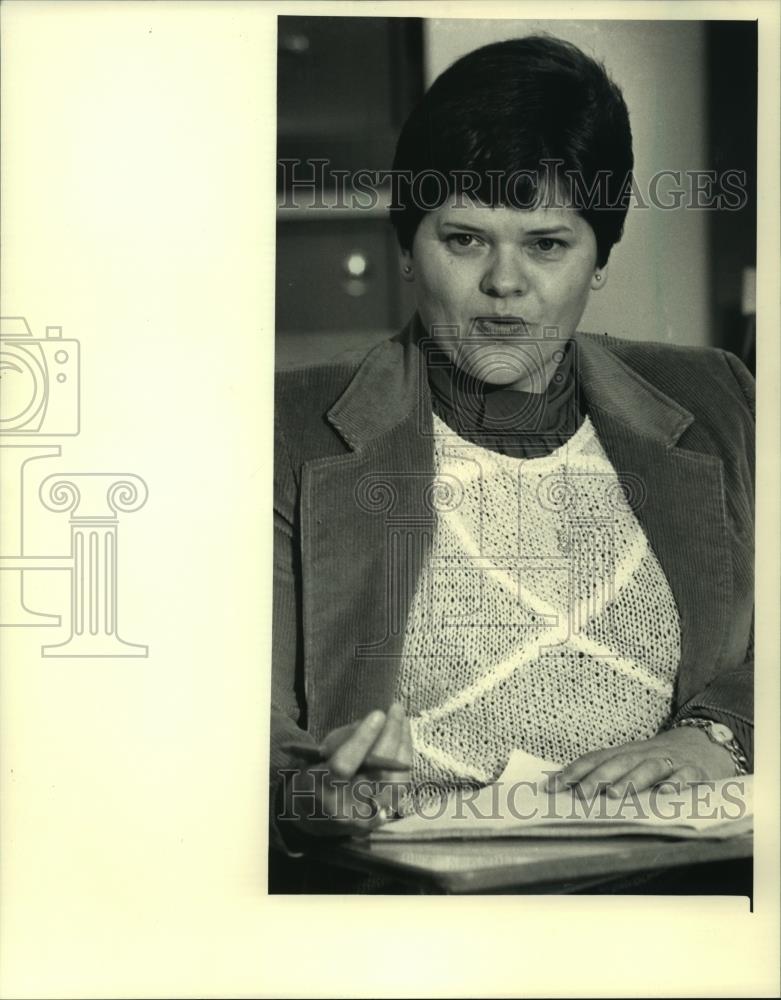 1987 Press Photo Wisconsin Education Association Director Sandy Schwellinger - Historic Images