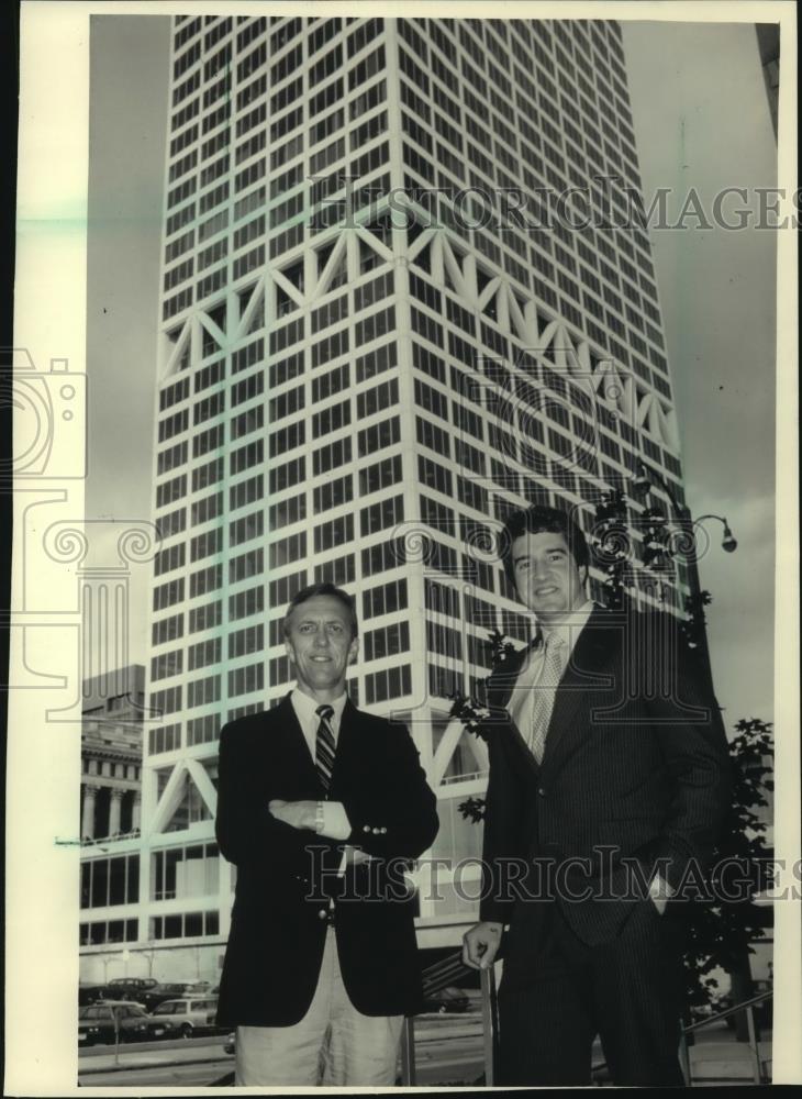 1986 Press Photo Business managers Robert Schulz and Paul Mueller in Wisconsin - Historic Images