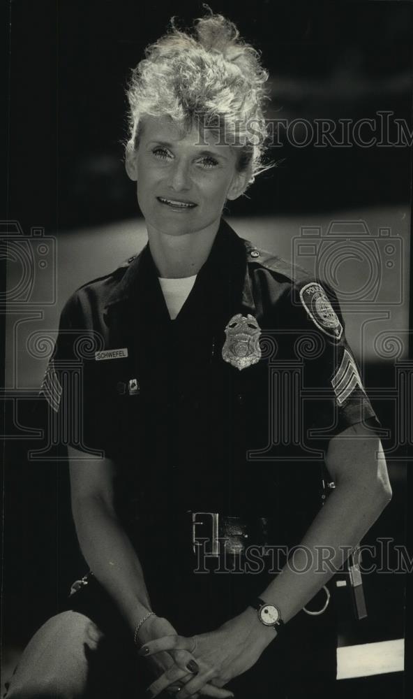 1991 Press Photo Sargent Laura Schwefel, Milwaukee police officer, Milwaukee. - Historic Images