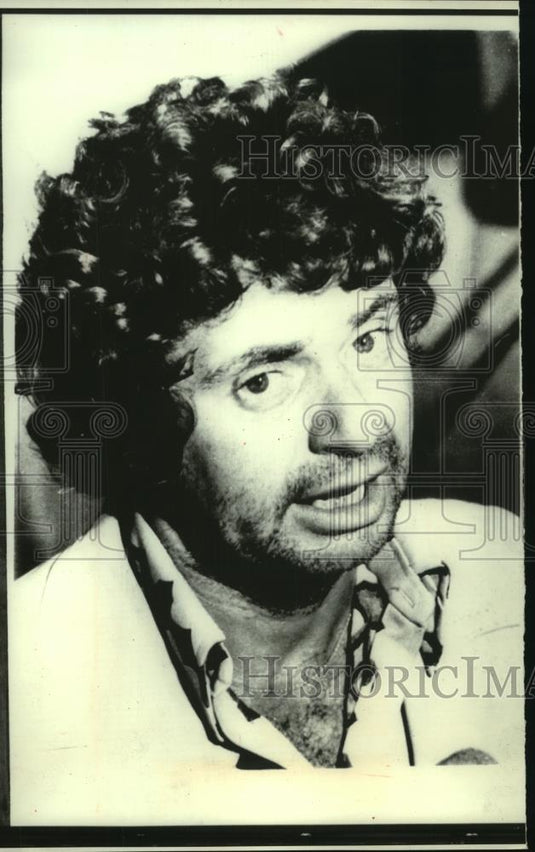 1976 Press Photo Murray Schwartz, Los Angeles, is one of 10 American hostages. - Historic Images