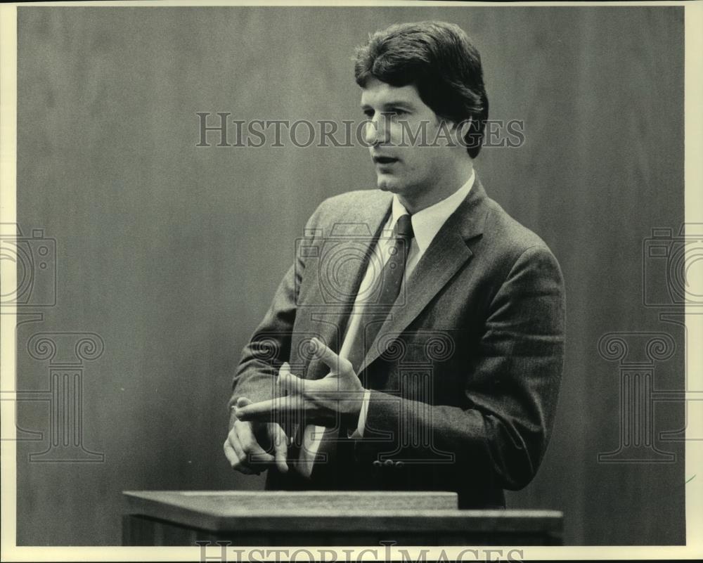 1995 Press Photo Defense Attorney Thomas Schultz In Wisconsin - mjb93505 - Historic Images
