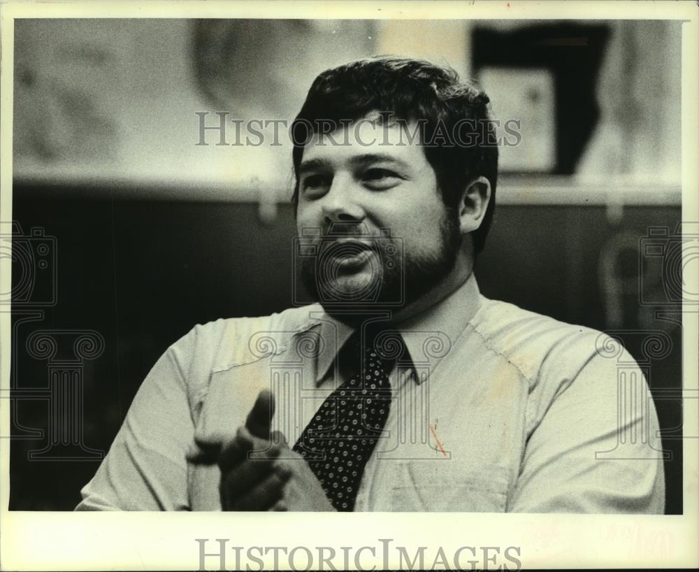 1982 Press Photo Michael Shoemaker, Freedom High School teacher, Wisconsin - Historic Images