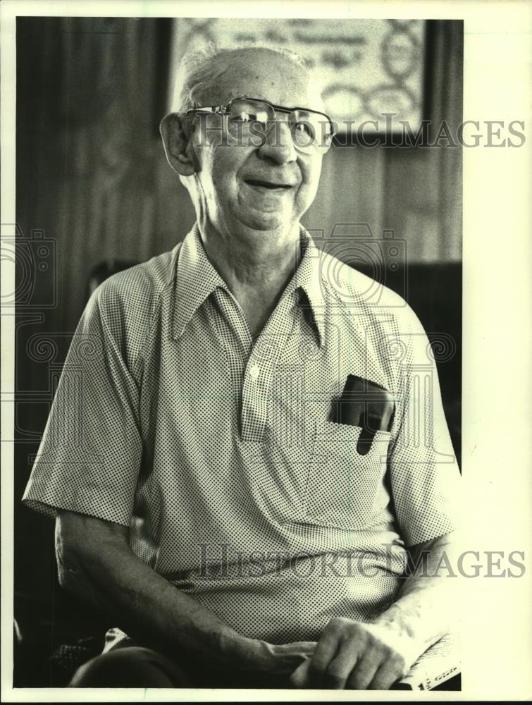 1983 Press Photo Harold Schmidlin, recipient of two cornea transplants, Calif. - Historic Images