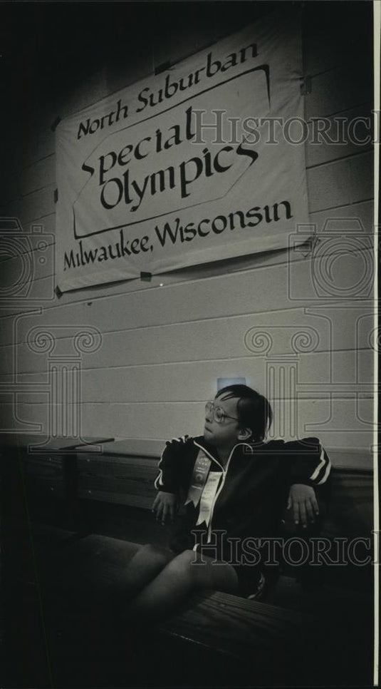 1984 Press Photo Tommy Guindon watches the Special Olympics race - mjb93787 - Historic Images