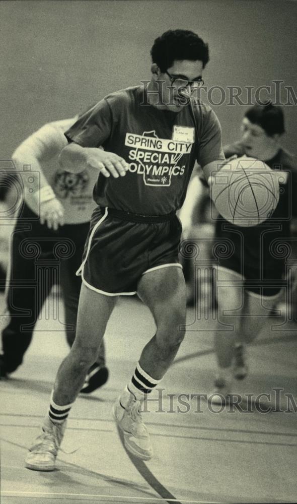 1987 Press Photo Spring City&#39;s Bill Cameron in action during Special Olympics - Historic Images