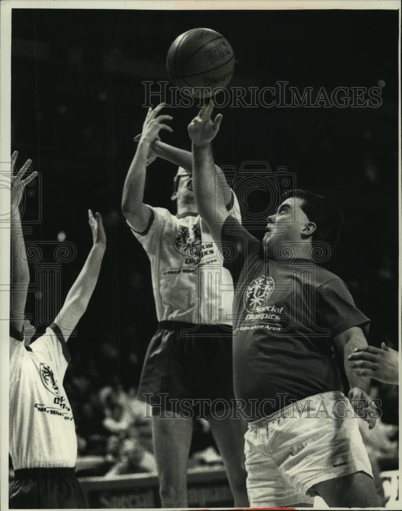 1983 Press Photo Milwaukee Special Olympics Basketball Team Members - mjb93820 - Historic Images