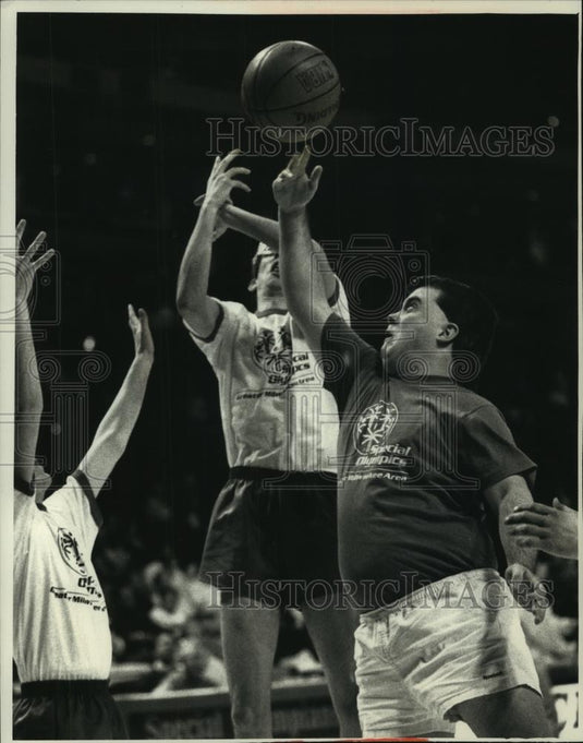 1983 Press Photo Milwaukee Special Olympics Basketball Team Members - mjb93820 - Historic Images