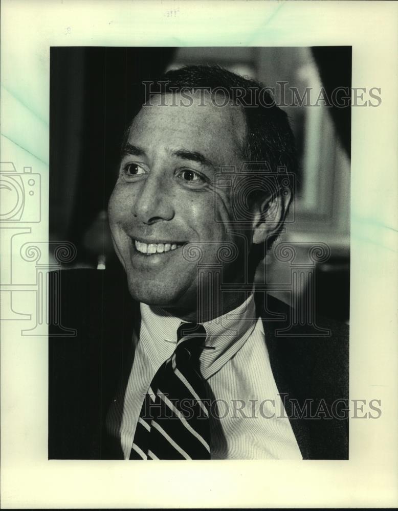 1983 Press Photo George Sheinberg, executive vice president, American Express - Historic Images