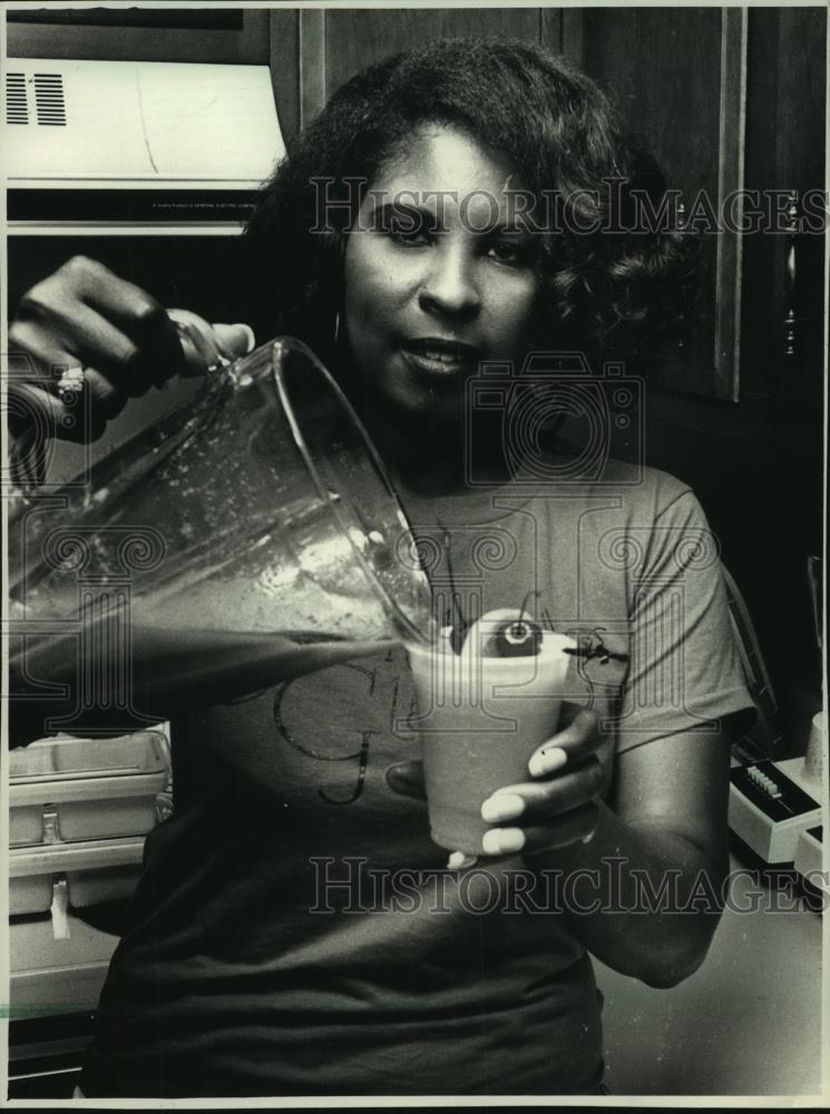 1988 Press Photo Former parole officer and exotic drink maker Cynthia Sartin - Historic Images