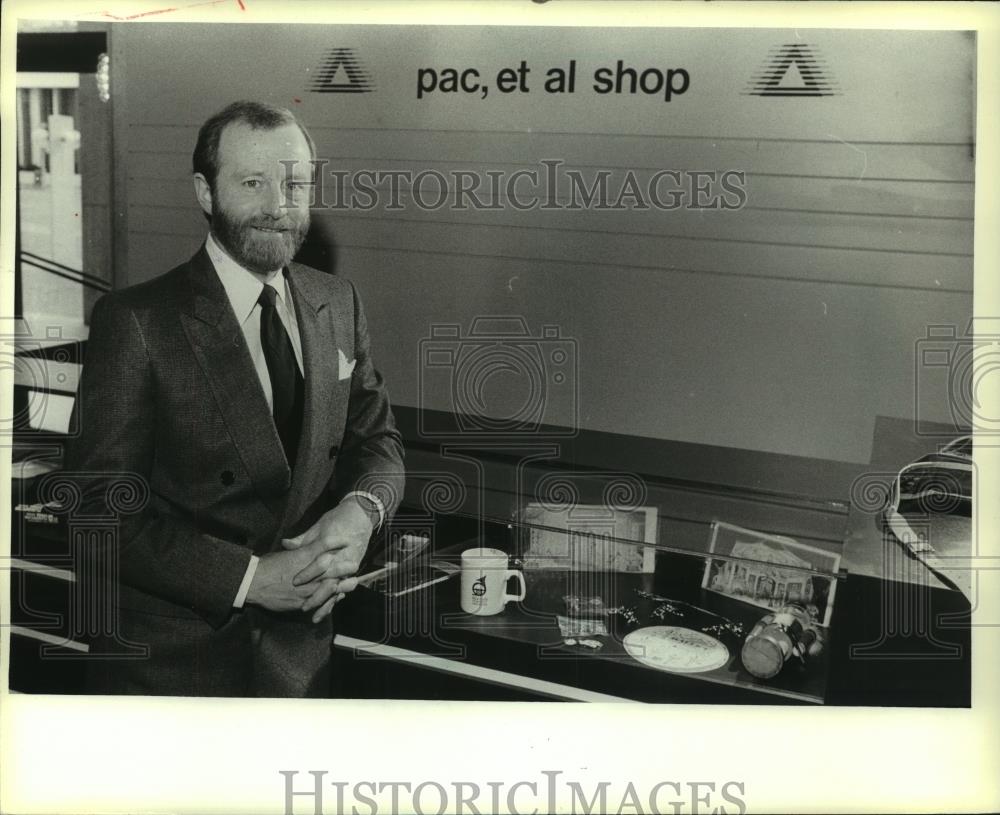 1983 Press Photo Archie Sarazin, director Performing Arts Center, New PAC, Et Al - Historic Images