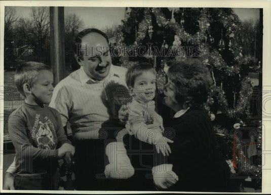 1988 Press Photo Born with Spina Bifida, Drew Williams, finally home with family - Historic Images