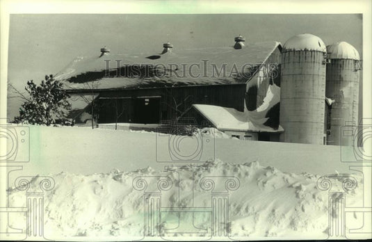 1993 Press Photo Snow covering farm and fields of rural Sheboygan, Wisconsin. - Historic Images