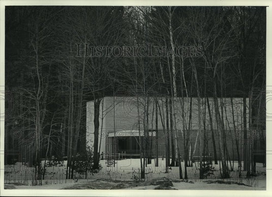 1979 Press Photo Mielke Theater near Shawano surrounded by trees, Wisconsin. - Historic Images