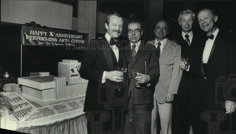 1979 Press Photo Business leaders for PAC pose at anniversary party, Milwaukee. - Historic Images