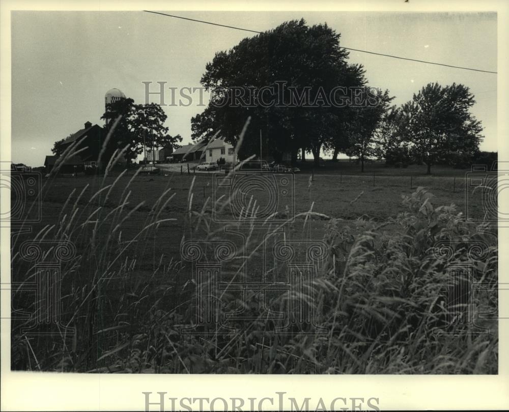 1983 Press Photo View of Cruce A and Angeline D Schmidt Farm Couple Found Slain - Historic Images