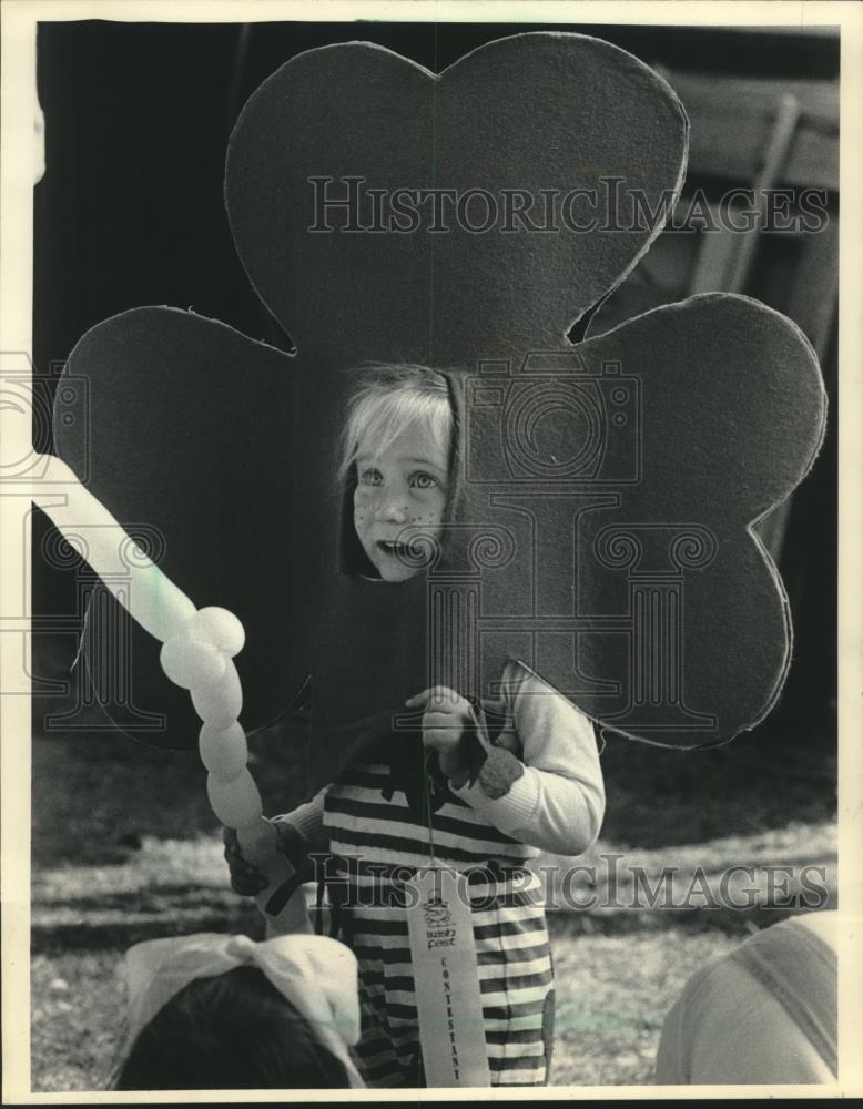 1984 Press Photo Melissa Harrington wins toddler leprechaun contest,Irish Fest. - Historic Images