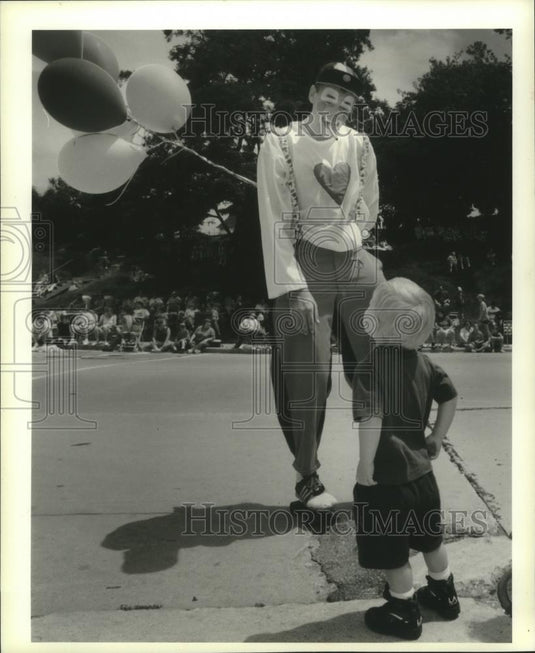 1994 Press Photo Cody Floryance and a clown during Port Washington's Fish Day - Historic Images