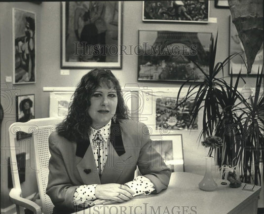 1990 Press Photo Patty Ryan owner of the Wisconsin Gallery and Frame Shop. - Historic Images